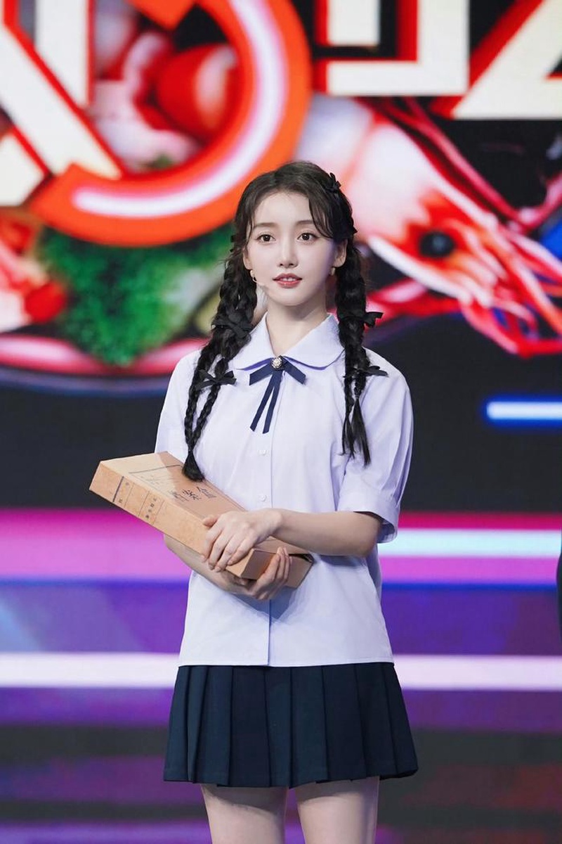 姜贞羽